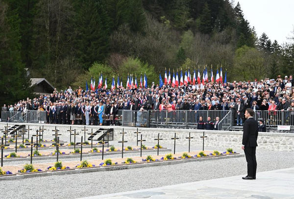 Le 8 avril 2024, le président de la République est venu honorer la mémoire des maquisards des Glières tombés pour la liberté au cours d'une cérémonie à la Nécropole nationale de Morette.