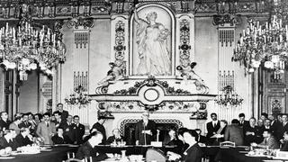 Robert Schuman, lors de l’ouverture des négociations intergouvernementales pour la mise en oeuvre du plan Schuman le 20 juin 1950, au Ministère des Affaires étrangères à Paris - Crédits : Commission européenne