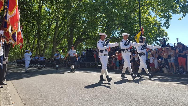 Défilé militaire sur l'avenue d'Albigny d'Annecy